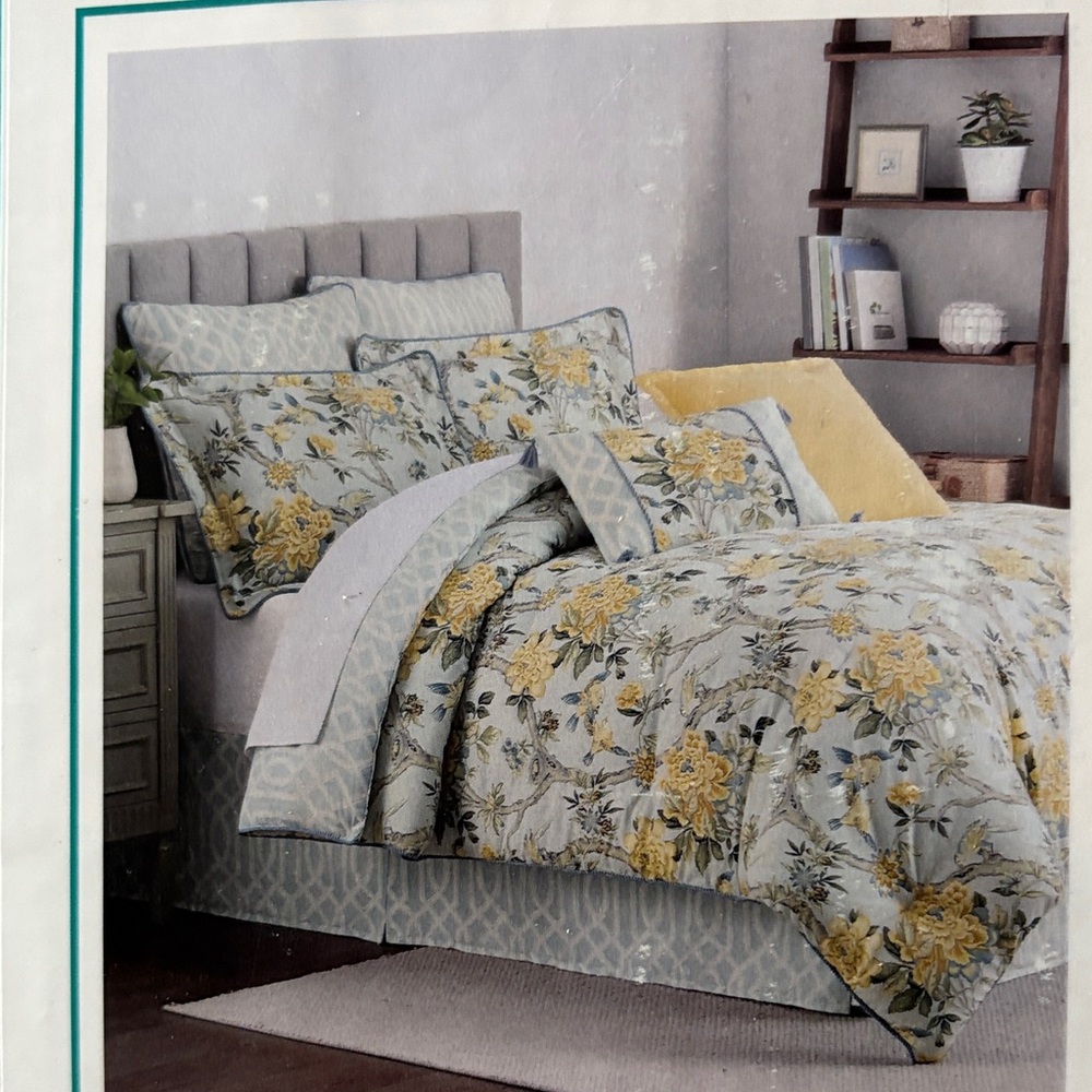 Waverly Comforter Set -4 piece. Mudan Blue Bird Pattern.  New in Box
